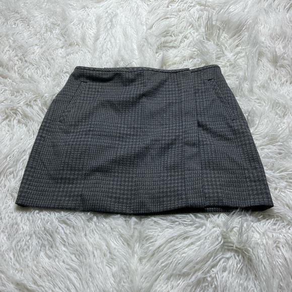 Banana Republic Dresses & Skirts - NWT Banana Republic Houndstooth Wrap Mini Skirt